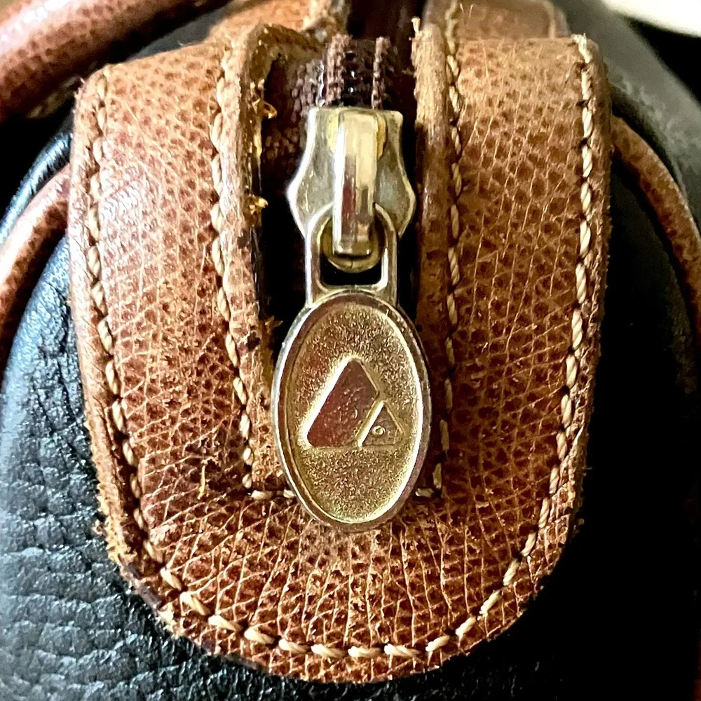 Classic Liz Pebbled Leather Purse - Picture 3 of 8